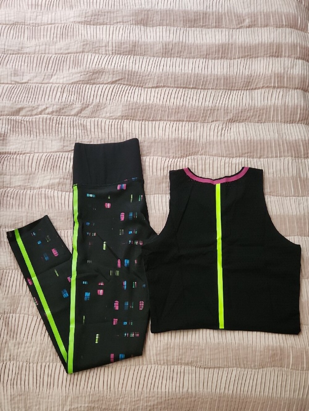 Noli Set Black Leggings with Multicolor Print and Neon Green Side Stripe